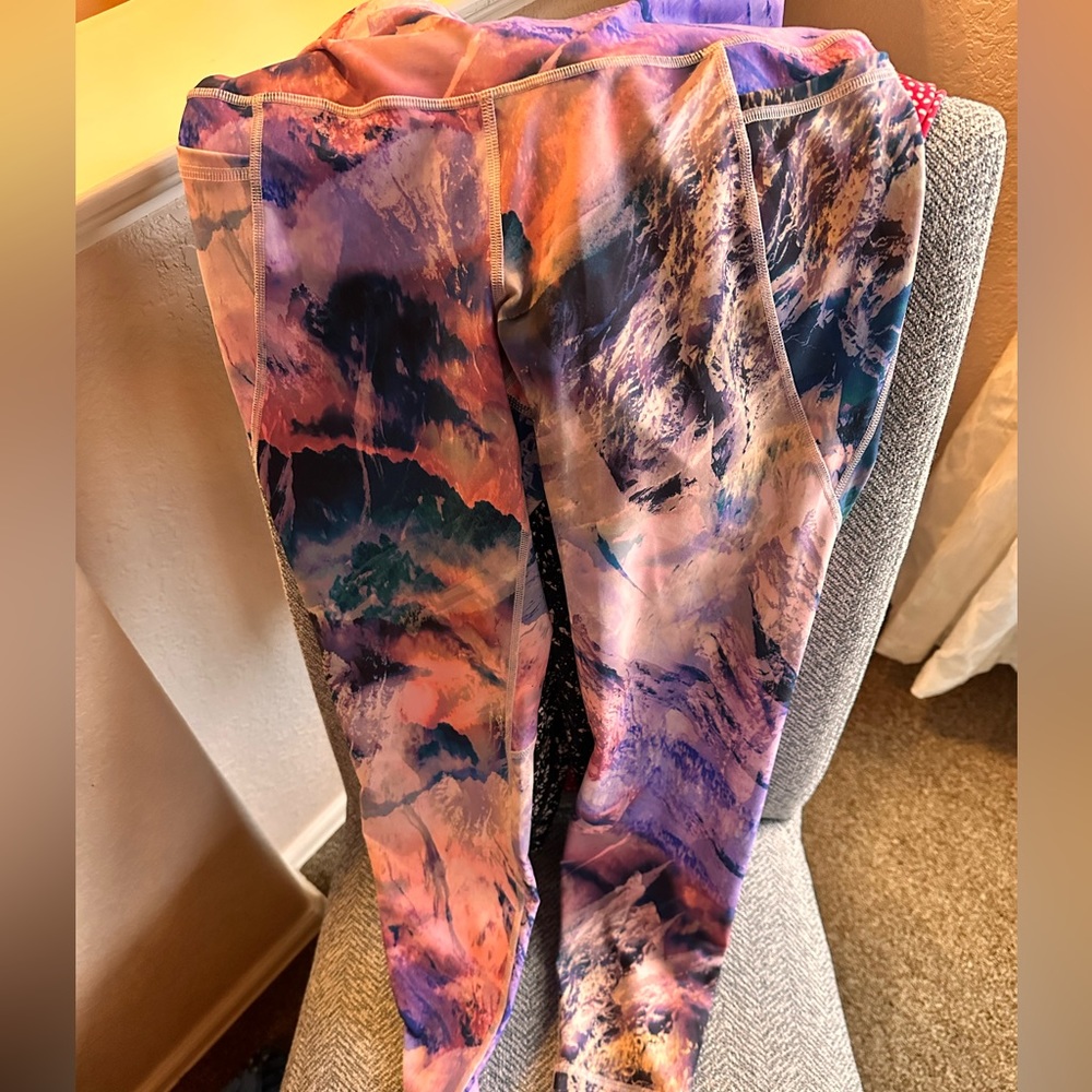 Old navy Powersoft leggings in gorgeous sunset colors